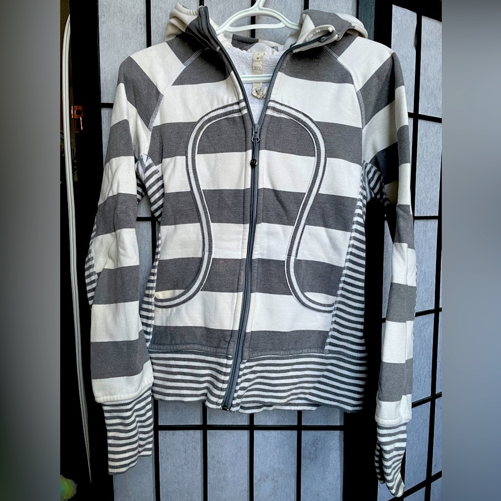 Lululemon Scuba hoodie SZ: 6